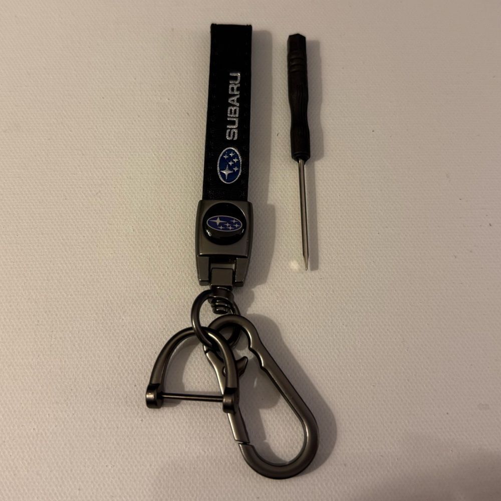 Subaru Key Fob Keychain in Black Leather with Logo NWT - Picture 2 of 4